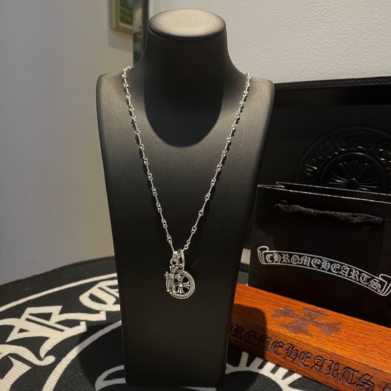 Ch*0me He**ts necklaces